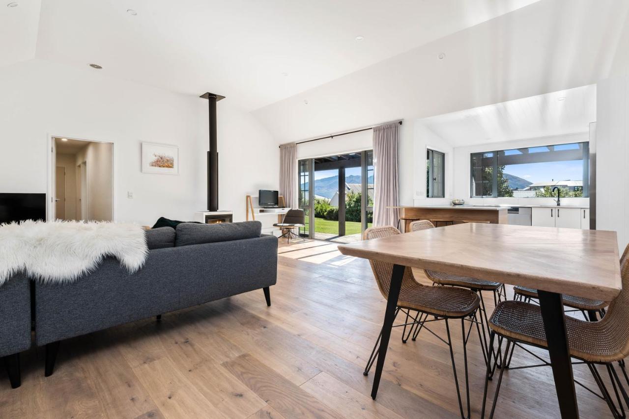 Time Out At Lake Wanaka Exterior photo